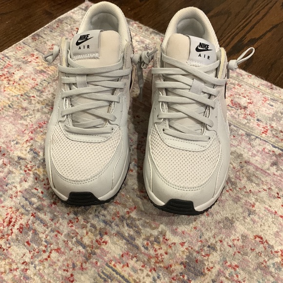 Women’s Nike Air Max - Picture 2 of 5